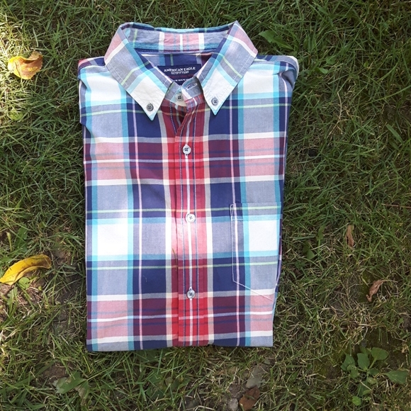 Size M American Eagle button-up plaid shirt - Picture 8 of 10